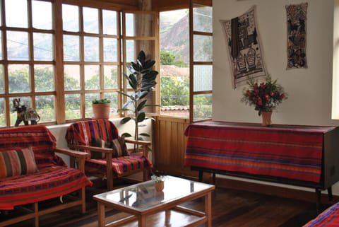 Communal lounge/ TV room, Living room, Seating area