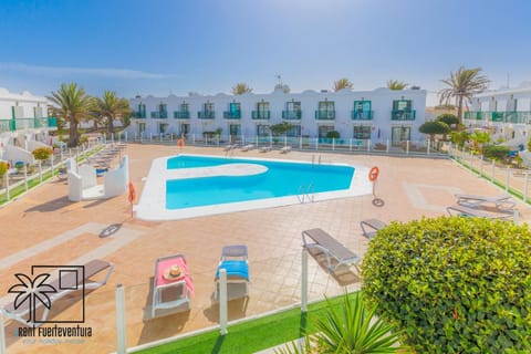 Pool view, Swimming pool, sunbed