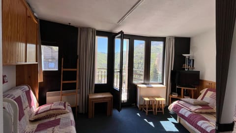 Bed, kitchen