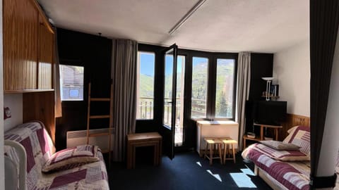 Bed, kitchen