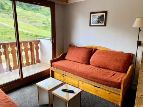 Bed, Living room
