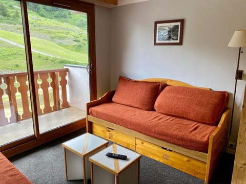 Bed, Living room
