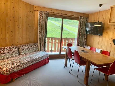 Bed, kitchen