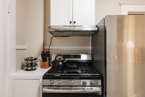 Kitchen or kitchenette, oven, stove