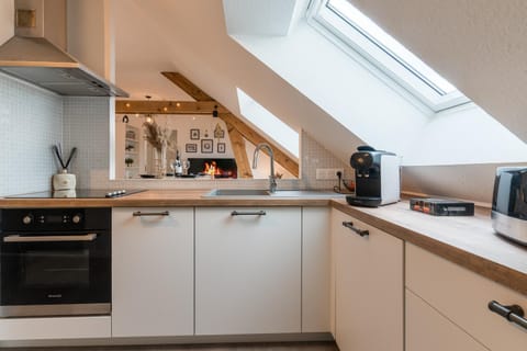 Coffee/tea facilities, stove