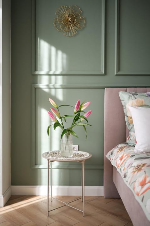 Bed, Photo of the whole room, Decorative detail, Bedroom
