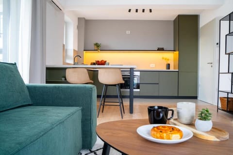 Kitchen or kitchenette, Living room, Food and drinks, Seating area, Dining area, Food, Breakfast, Continental breakfast