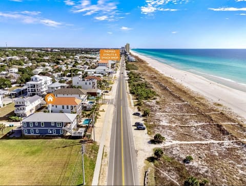 Property building, Nearby landmark, Day, Neighbourhood, Natural landscape, Bird's eye view, Beach, Sea view, Street view, Location