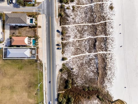 Property building, Neighbourhood, Natural landscape, Bird's eye view, Beach, Street view, Location