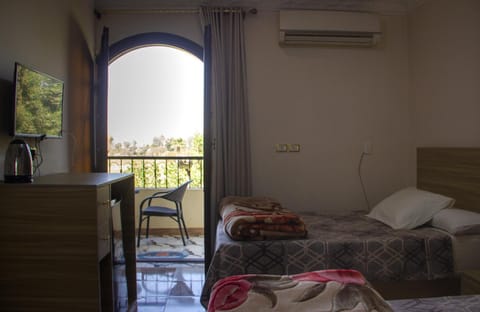 Bed, Natural landscape, TV and multimedia, View (from property/room), Balcony/Terrace, Photo of the whole room, Seating area, Bedroom, air conditioner