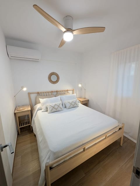 Bedroom, air conditioner