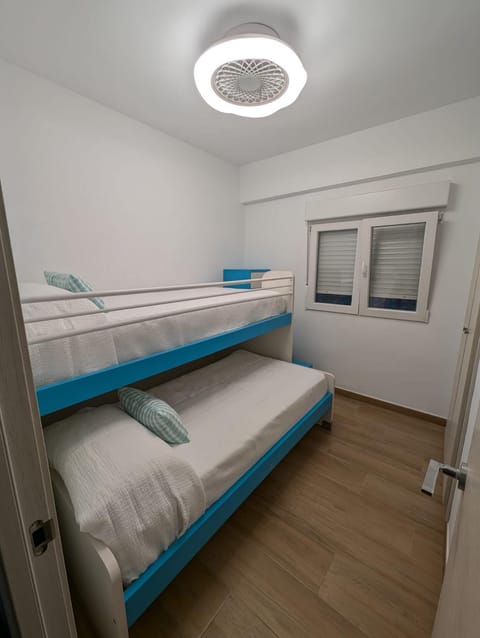 Bedroom, bunk bed