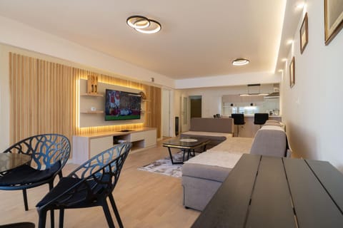 Communal lounge/ TV room, TV and multimedia, Living room, Seating area