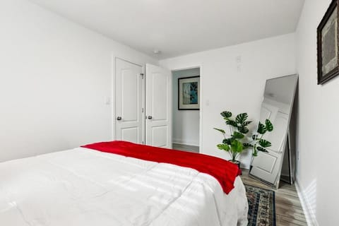 Spacious 5BR Getaway in NOLA Apartment in Ninth Ward