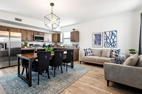 Spacious 5BR Getaway in NOLA Apartment in Ninth Ward