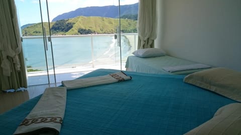 Day, Photo of the whole room, Mountain view