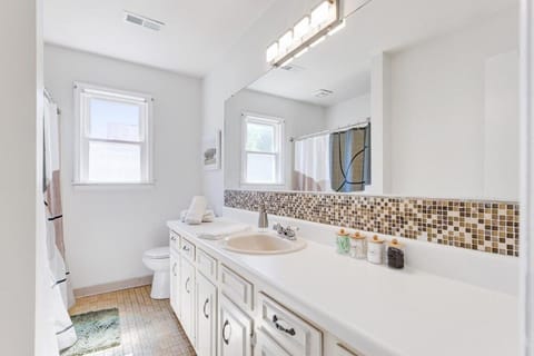 The Yan family friendly 4 bedroom House in Goose Creek