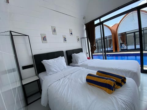 Bed, Bedroom, Pool view, towels