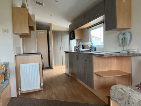 Kitchen or kitchenette, pet friendly, stove