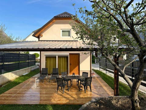 Property building, Patio, Garden, View (from property/room), Balcony/Terrace, Dining area, Garden view