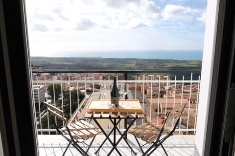 City view, City view, Sea view, Sea view