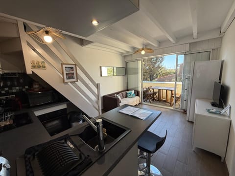 Communal lounge/ TV room, Kitchen or kitchenette, Living room, Seating area