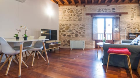 TV and multimedia, Living room, Seating area, Dining area