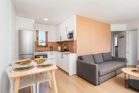 Kitchen or kitchenette, Living room, Seating area, Dining area, stove