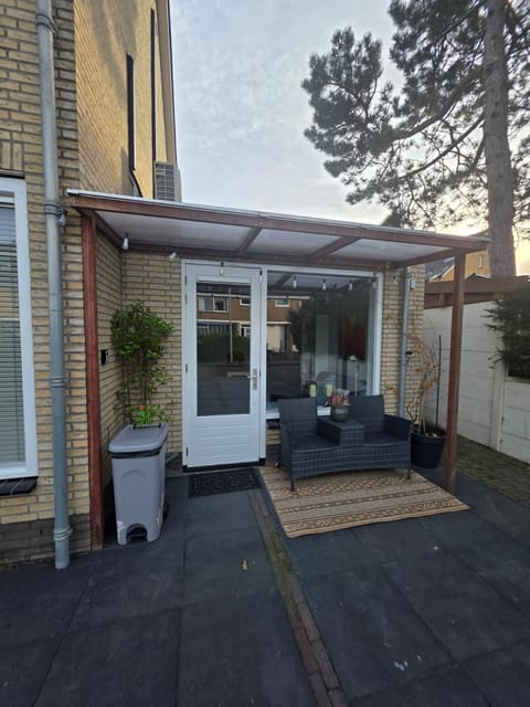 Property building, Facade/entrance, Balcony/Terrace