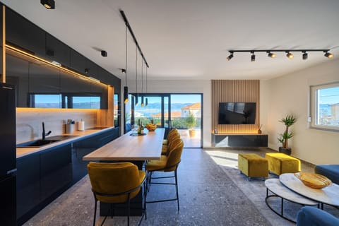 Communal lounge/ TV room, TV and multimedia, Living room, Seating area