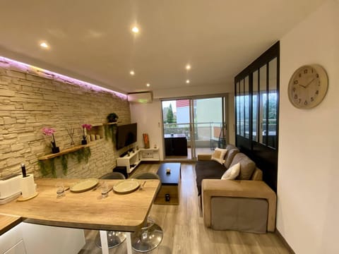 TV and multimedia, Living room, Dining area