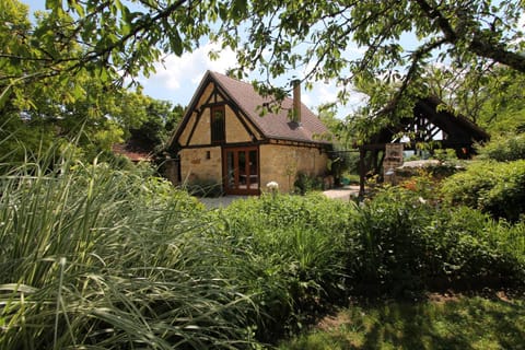 Property building, Spring, Day, Natural landscape, Garden, Garden view