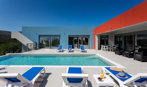 Day, Pool view, Swimming pool, sunbed