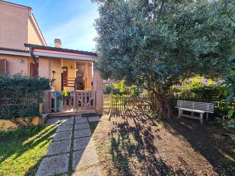 Property building, Spring, Day, Garden, Garden view