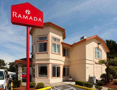 Ramada by Wyndham SeaTac Airport North Hotel in SeaTac