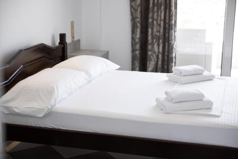 Bed, Balcony/Terrace, Bedroom, towels