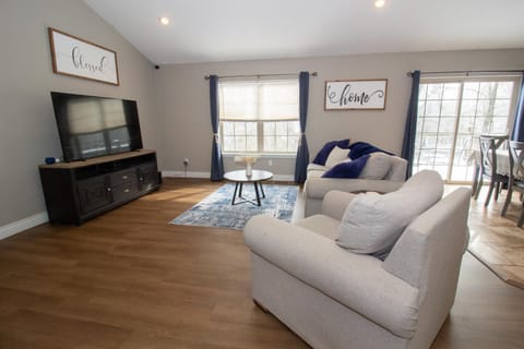 Gateway Retreat 27 miles to Fort Leonard Wood House in Saint Robert