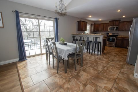 Gateway Retreat 27 miles to Fort Leonard Wood House in Saint Robert