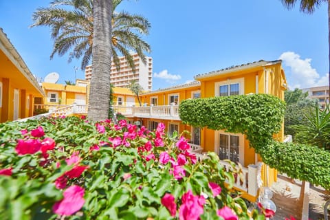 Property building, Spring, Garden, View (from property/room), Balcony/Terrace, Garden view