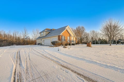 6 Mi to Town Peaceful Lima Home! Apartment in Ohio