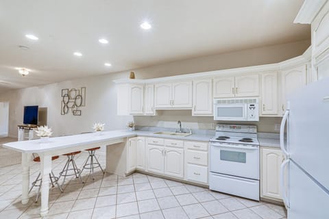 6 Mi to Town Peaceful Lima Home! Apartment in Ohio