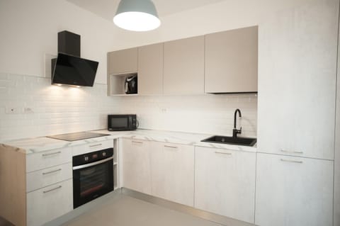 Coffee/tea facilities, Kitchen or kitchenette, dishwasher, oven, stove, toaster