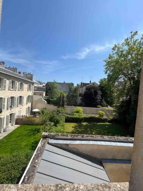 Appartement cosy, 10 min Château Versailles et 5 min Gare Apartment in Versailles