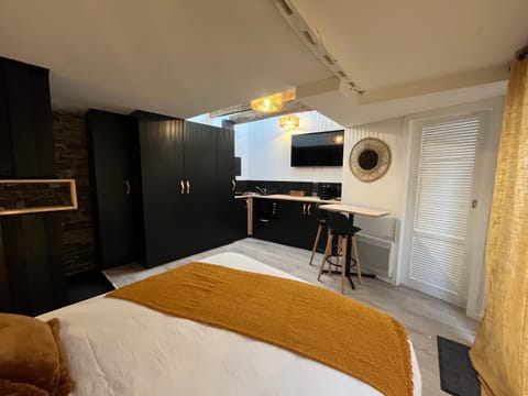 TV and multimedia, Kitchen or kitchenette, Photo of the whole room