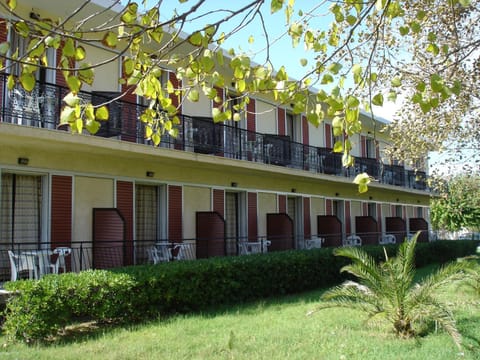 Property building, Garden, Balcony/Terrace