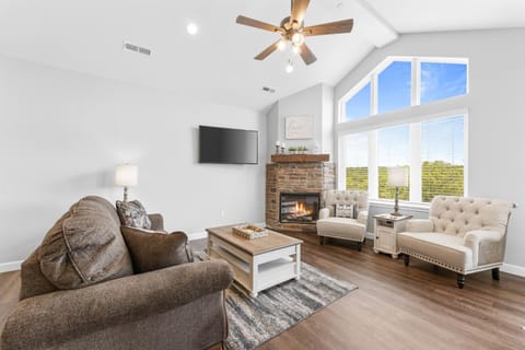TV and multimedia, Living room, Seating area, Evening entertainment, fireplace