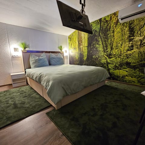 Bed, Bedroom