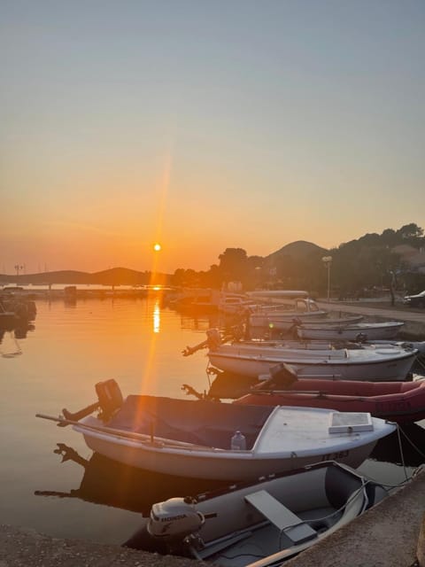 Day, Natural landscape, Sunset, Quiet street view
