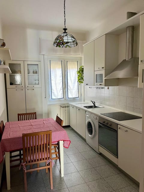 Kitchen or kitchenette, Dining area, dishwasher, oven, stove, washing machine
