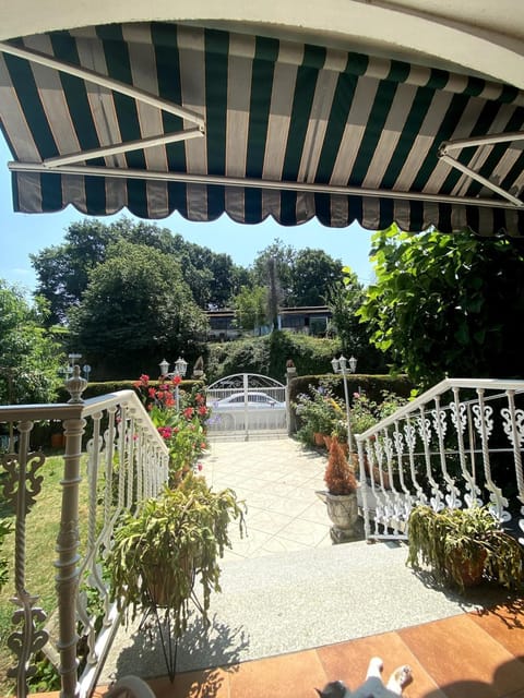 Property building, Garden
